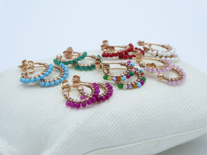 Orecchini cerchietto con pietrine naturali legate con filo argento  O 616