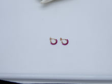 Carica l&#39;immagine nel visualizzatore di Gallery, Orecchini cerchietto con pietrine naturali legate con filo argento  O 616
