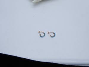 Orecchini cerchietto con pietrine naturali legate con filo argento  O 616