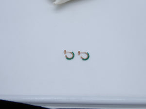Orecchini cerchietto con pietrine naturali legate con filo argento  O 616