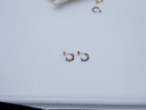 Orecchini cerchietto con pietrine naturali legate con filo argento  O 616