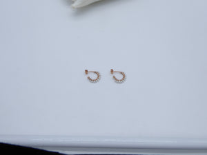Orecchini cerchietto con pietrine naturali legate con filo argento  O 616