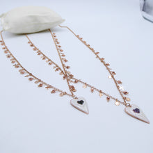 Carica l&#39;immagine nel visualizzatore di Gallery, Collana 80 cm rosario style con cuore allungato smalto      PE 227/3
