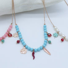 Carica l&#39;immagine nel visualizzatore di Gallery, Collana argento e pietre naturali con ciondoli portafortuna      PE 736
