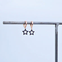 Carica l&#39;immagine nel visualizzatore di Gallery, Orecchini a scatto con ciondoli Cuore/Stella a filo con zirconi    Ref. O 215/HB
