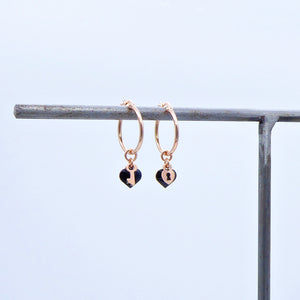 Orecchini a baionetta sdoppiati con ciondoli cuore smalto e chiave lucchetto in argento  Ref. O 453