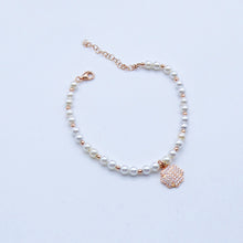 Carica l&#39;immagine nel visualizzatore di Gallery, Bracciale perle e palline con ciondoli a pavè di zirconi   Ref. B 435
