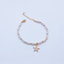 Carica l&#39;immagine nel visualizzatore di Gallery, Bracciale perle e palline con ciondoli a pavè di zirconi   Ref. B 435
