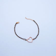 Carica l&#39;immagine nel visualizzatore di Gallery, Bracciale palline smaltate con intermezzo cuore grande a filo   Ref. B 877
