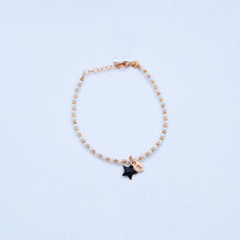 Carica l&#39;immagine nel visualizzatore di Gallery, Bracciale perline e palline rosa con ciondoli smalto e chiave/lucchetto  Ref. B 298
