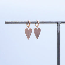 Carica l&#39;immagine nel visualizzatore di Gallery, Orecchini a scatto liscio con Cuori allungati medi in argento  Ref. O 139/HB
