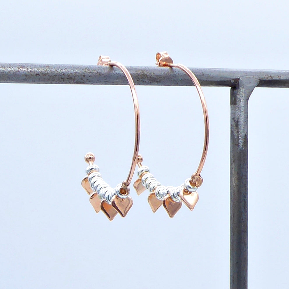 Orecchini a cerchio inserti ciambelle e ciondoli Cuori/Stelle in argento  Ref. O 115