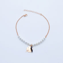 Carica l&#39;immagine nel visualizzatore di Gallery, Bracciale con perle e ciondoli fortuna  Ref. B 621
