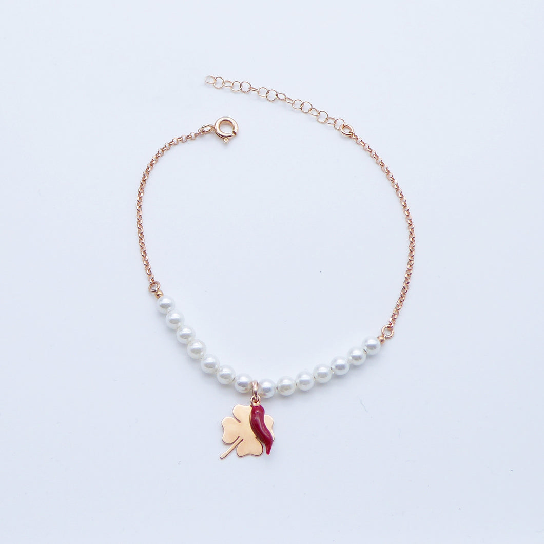 Bracciale con perle e ciondoli fortuna  Ref. B 621