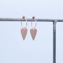 Carica l&#39;immagine nel visualizzatore di Gallery, Orecchini mezzo cerchio con Cuore allungato  Ref. O 139/1-HB
