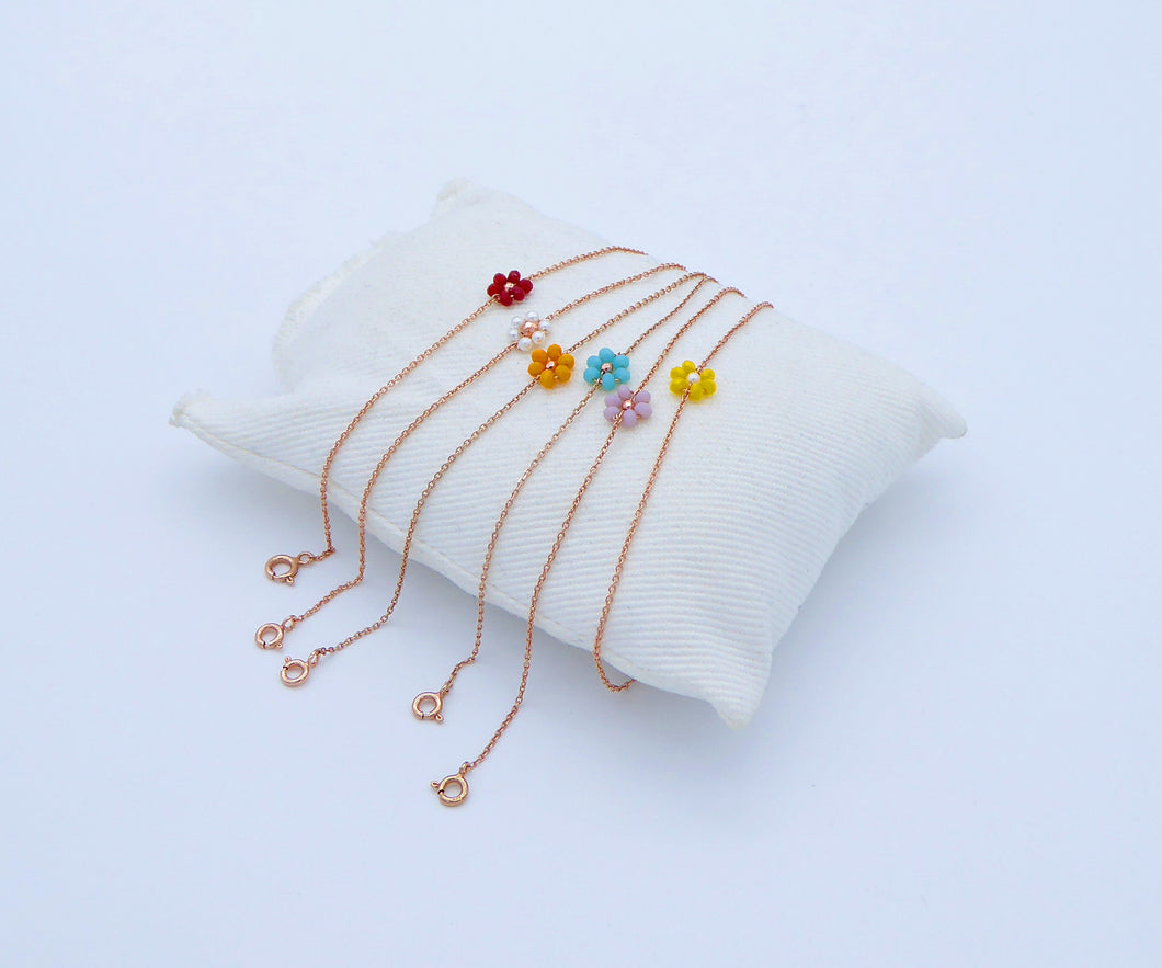 Braccialetti minimali con fiorellino colorato centrale   Ref. B 407